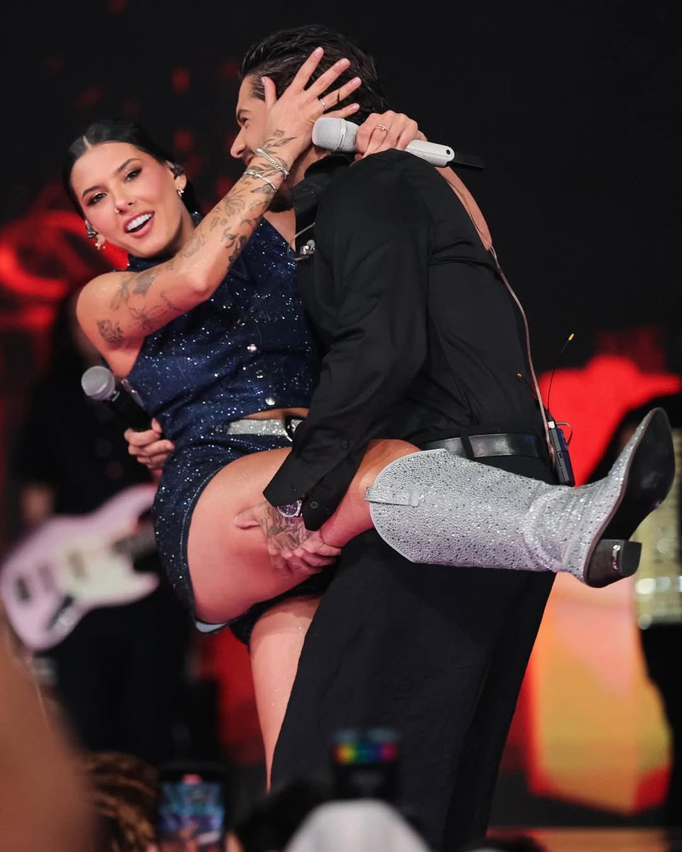 sertanejonanet's tweet image. Ana Castela gravou seu especial de Natal no SBT e teve uma participação mais que especial: Zé Felipe. Os dois dividiram o palco e deixaram a gravação ainda mais especial. Confira os cliques! ❤️