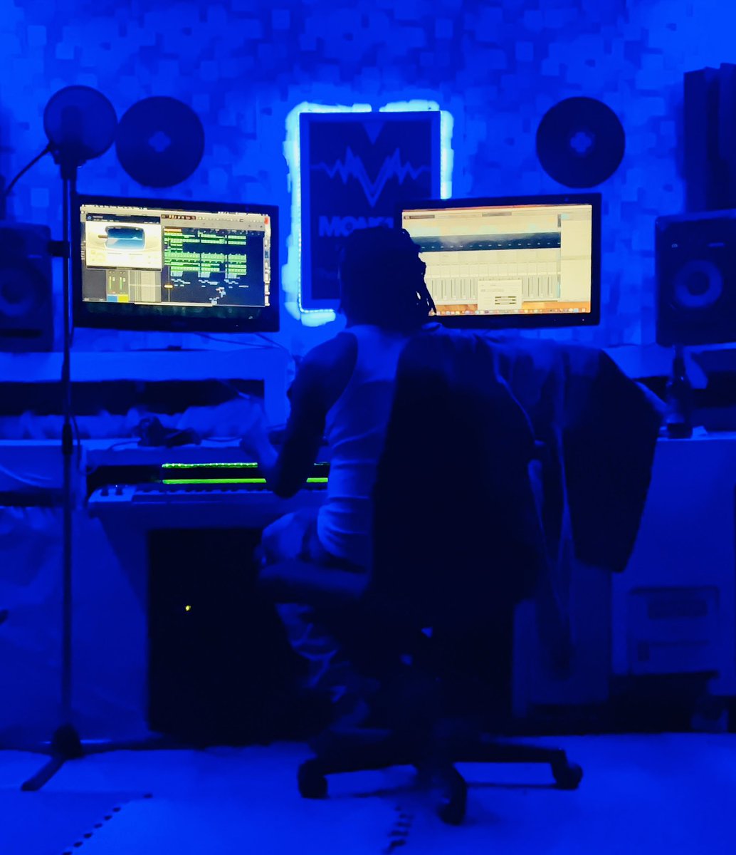 gxcciouttahere's tweet image. This is Dokta Pinan during his time at Monster Studio, if you have been to Monster before you know the whole story there, I have been there for closely to 4 years but he’s one of the few real folks I met there and we developed an artist-manager relationship. #TalentManager