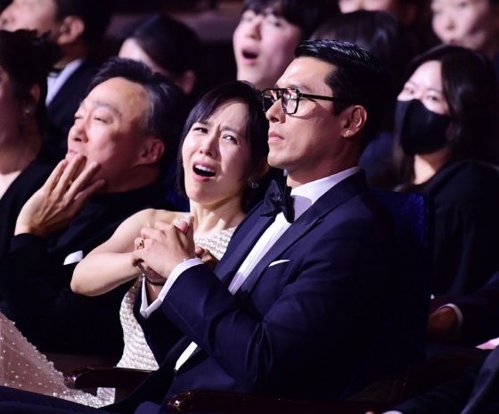 hmmbnn's tweet photo. 현빈 남우주연상                               손예진 여우주연상 https://t.co/8PduVJHoP6