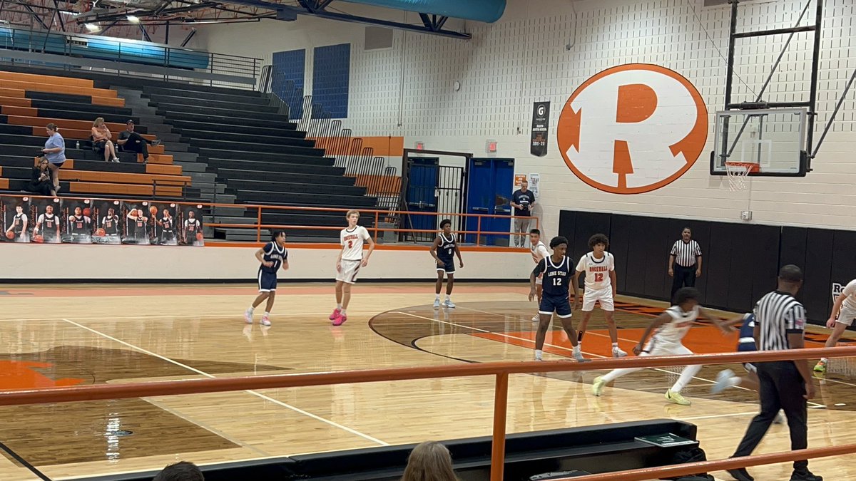 hollyplum's tweet photo. Let’s Go Jackets!!!🏀🖤🧡🤍Keep working!!!🙌🏻 #rockwallbasketball https://t.co/gKEkKHXxak