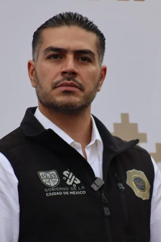 MrLotario's tweet image. Siempre recuerda que quien ordenó disparar a estudiantes el 2 de octubre del 68 en Tlatelolco fue el general Javier García Paniagua.
Y quien ordenó reprimir a ciudadanos y diseñó el operativo policiaco de la marcha de la #GenZ fue su nieto, Omar García Harfuch, titular de la SSC.