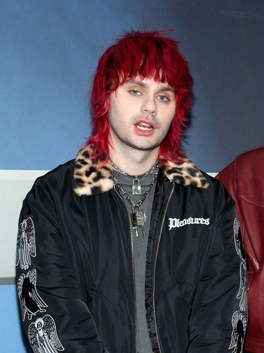 boyanthology's tweet image. y’all why does luke have a key and michael a lock…??? GET A ROOM