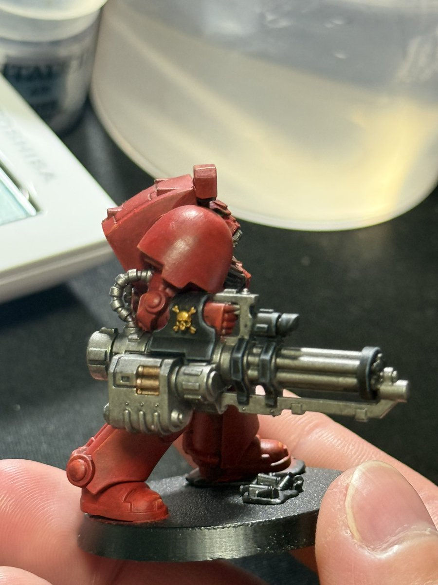 pramo_for_u's tweet image. この武器の配色、持ってるコデックスだとわっかんないなぁ…って頭を抱えてたんですが
公式サイトに色がよくわかる画像があったのでそのうち完成します