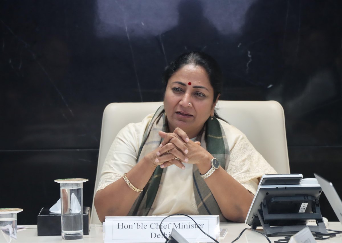 gupta_rekha's tweet image. पुरानी दिल्ली (वॉल्ड सिटी) के सौंदर्यीकरण और सुनियोजित विकास को लेकर आज एक महत्वपूर्ण निर्णय लिया गया है।

यहां के निवासियों और व्यापारियों को भरोसेमंद और उपयुक्त सुविधाएं उपलब्ध कराने के लिए SRDC का पुनर्गठन किया जाएगा।

यह पहल केवल एक योजना नहीं, बल्कि पुरानी दिल्ली की पहचान,…