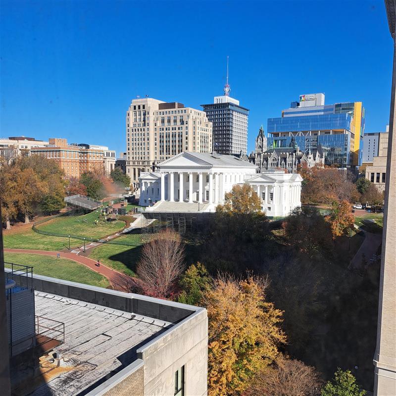 VaTransitAssoc's tweet image. It&apos;s getting chilly out here in Virginia! For this holiday season, there&apos;s many alternatives to driving (and flying) to get closer to family and loved ones. Some great options are public transit and rail!

Do you have any fun traveling plans for the holidays?