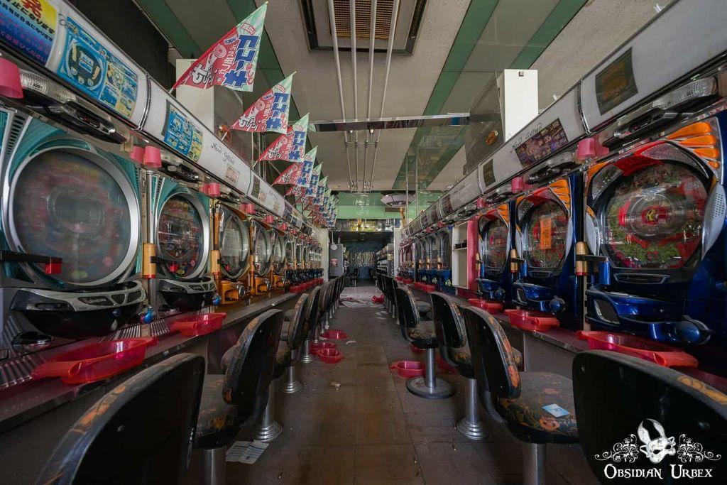 ObsidianUrbex's tweet photo. β’οΈπ―π΅ More photos from an abandoned pachinko arcade in Fukushima's Exclusion Zone, frozen in time since the 11 March 2011 evacuation. #Fukushima #Abandoned #Japan #Photography #ExclusionZone https://t.co/XGtLPqKfHK