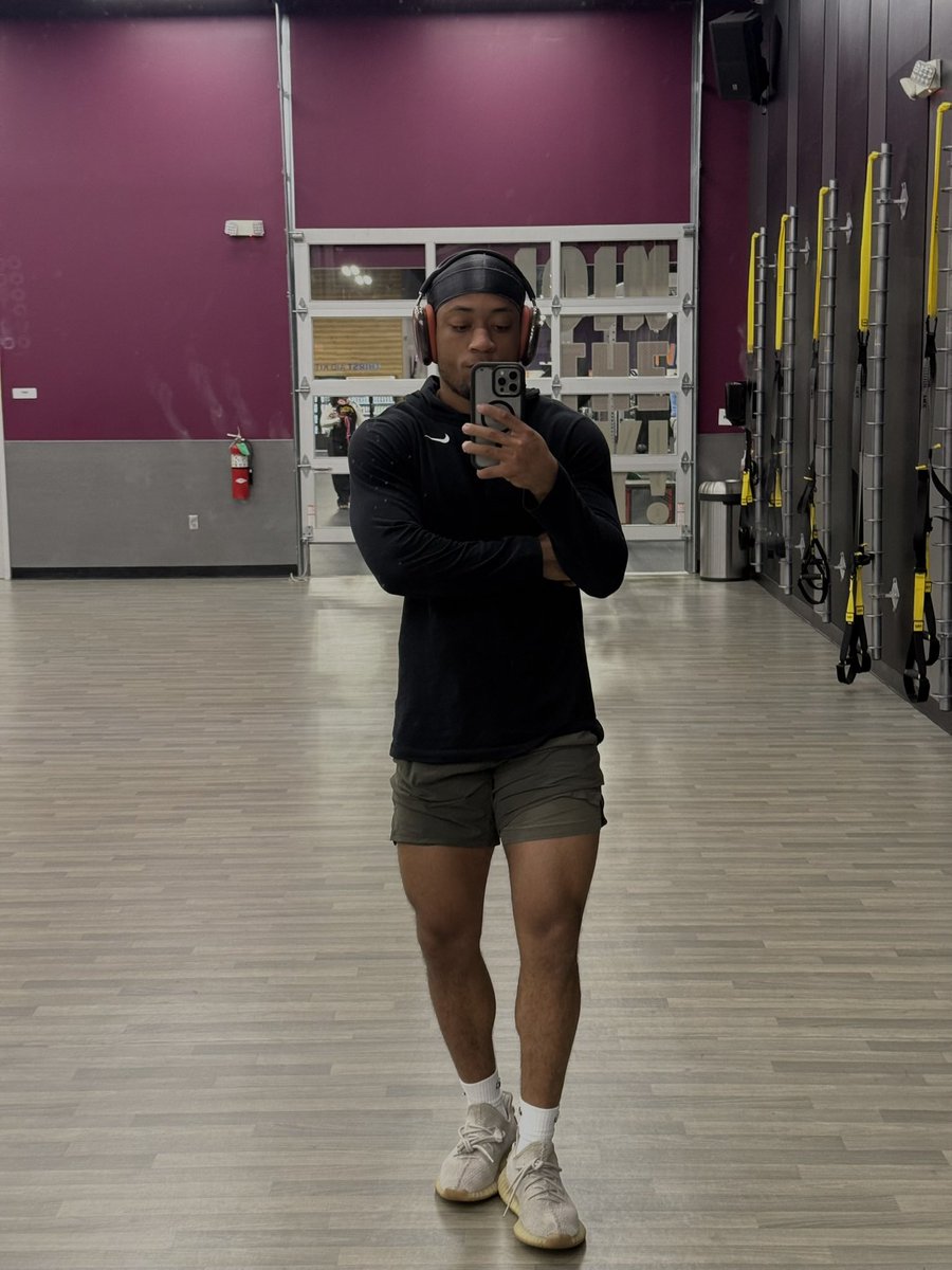 chrishon__'s tweet photo. Me + The Gym = 🔥 https://t.co/q8wUD15Owh