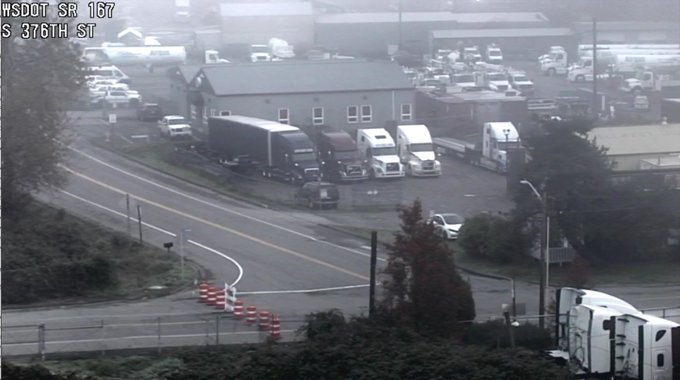 서드 애비뉴 SW는 이제 태평양에서 SR 167 아래를 가로지르며 폐쇄되었습니다.