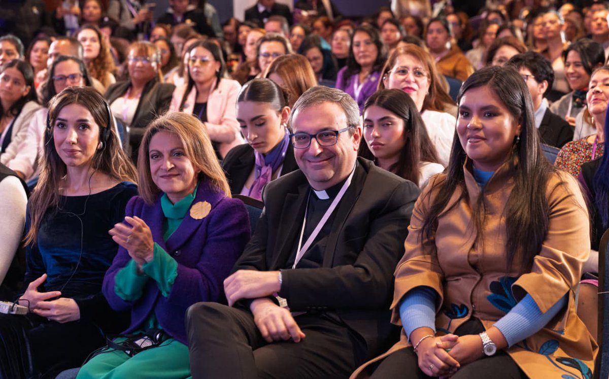 <a href="/CarlosFGalan/">Carlos F. Galán</a> <a href="/SheisFoundation/">She Is Foundation 💜</a> <a href="/secredistmujer/">Secretaría de la Mujer</a> Durante dos días, el foro abre espacios de diálogo y reflexión sobre el liderazgo de las mujeres, toma de decisiones y derechos humanos. La
<a href="/SheisFoundation/">She Is Foundation 💜</a> reafirma su compromiso con la educación, la inclusión y el apoyo económico para construir un futuro más igualitario. 2/2