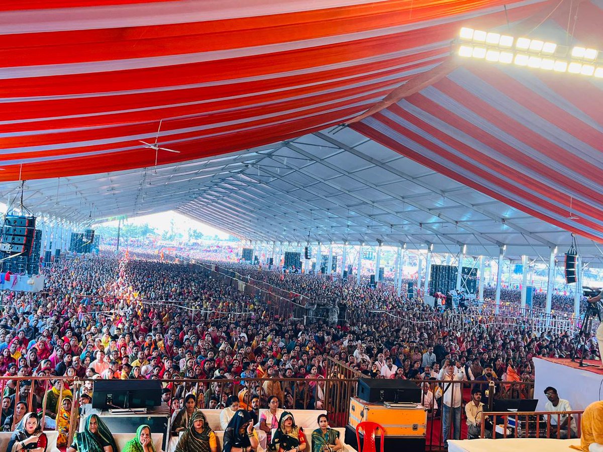 nishikant_dubey's tweet image. देवघर की पावन भूमि पर अद्भुत कथावाचक पंडित प्रदीप मिश्रा जी के  प्रवचन में.
#devghar