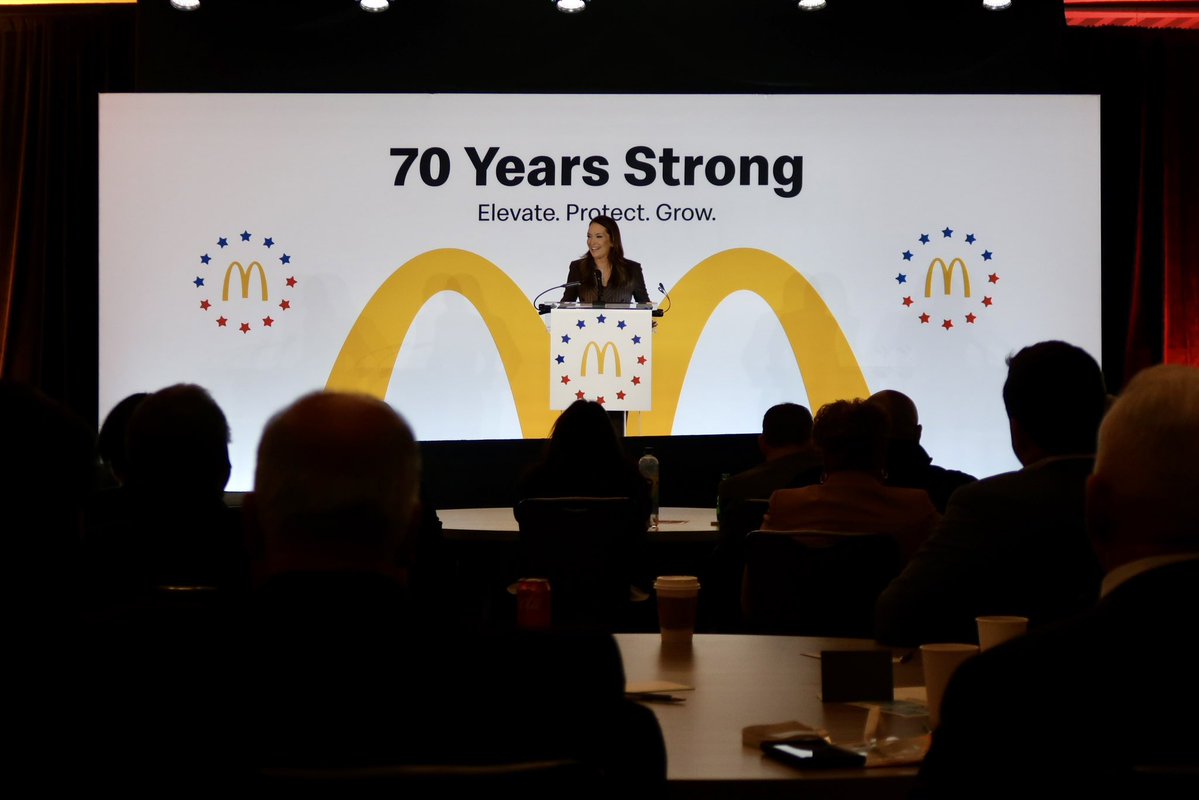 SecRollins's tweet image. .@McDonalds is stepping up and showing what real American leadership looks like. 🇺🇸

✅ Keeping food affordable.
✅ Serving real ingredients! NO artificial preservatives or flavors in their chicken nuggets or classic burgers
✅ 100% wild-caught Alaska Pollock in every…