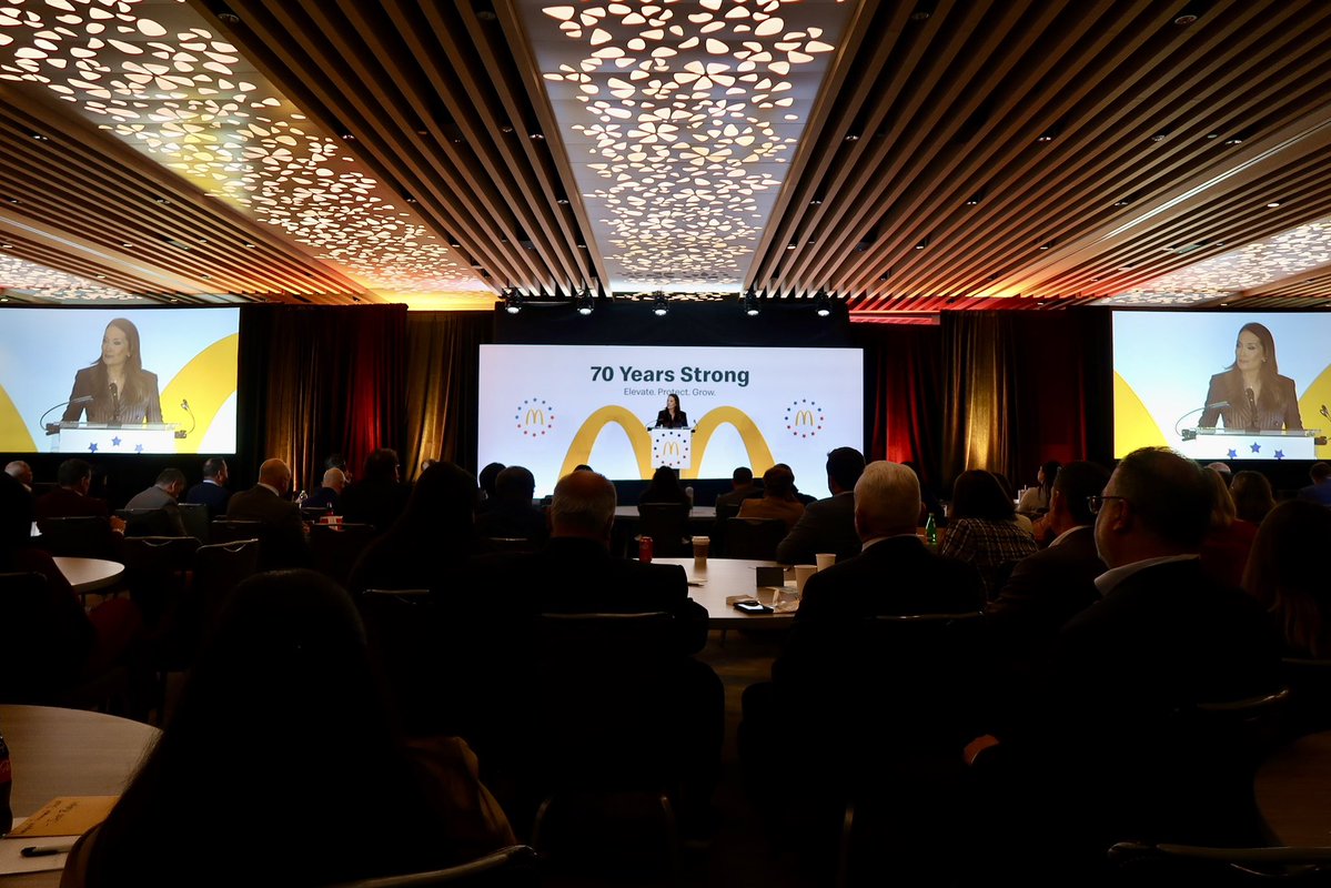 SecRollins's tweet image. .@McDonalds is stepping up and showing what real American leadership looks like. 🇺🇸

✅ Keeping food affordable.
✅ Serving real ingredients! NO artificial preservatives or flavors in their chicken nuggets or classic burgers
✅ 100% wild-caught Alaska Pollock in every…