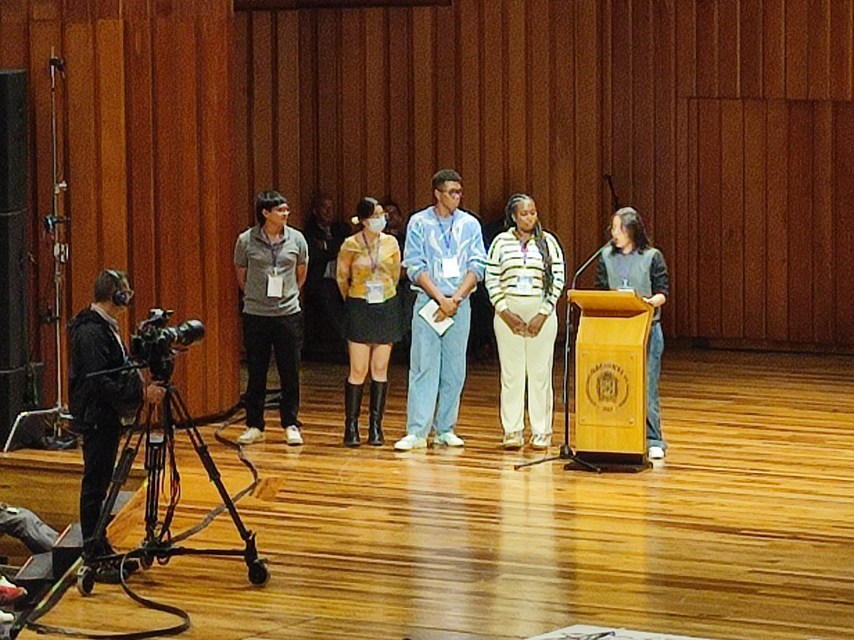 Celebramos un logro histórico. Después de décadas de lucha y trabajo colectivo por democratizar la vida universitaria, la comunidad UNAL y su equipo directivo hicimos realidad un sueño colectivo: nuestra Constituyente Universitaria.
Este logro es de todas, todos y todes 👏.
