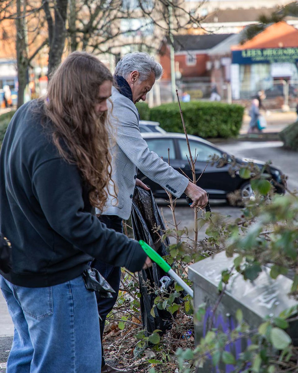 OSFC_Info's tweet image. To mark the end of Sustainability Week some of our Student Union met to litter pick around the college site at lunchtime today.

As a college community we need to ensure we always make a conscious effort to behave responsibly with our litter.

#sustainability #keepbritaintidy