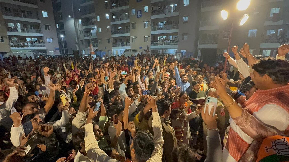 ManojTiwariMP's tweet image. वार्ड संख्या 65, अशोक विहार से भाजपा निगम प्रत्याशी श्रीमती वीना असीजा के समर्थन में आयोजित विशाल जनसभा को संबोधित कर भाजपा को वोट करने की अपील की।

स्थानीय नागरिकों का उत्साह और समर्थन यह स्पष्ट संदेश दे रहा है कि अशोक विहार का जन-जन विकास और #MissionViksitDelhi लिए भाजपा के साथ…