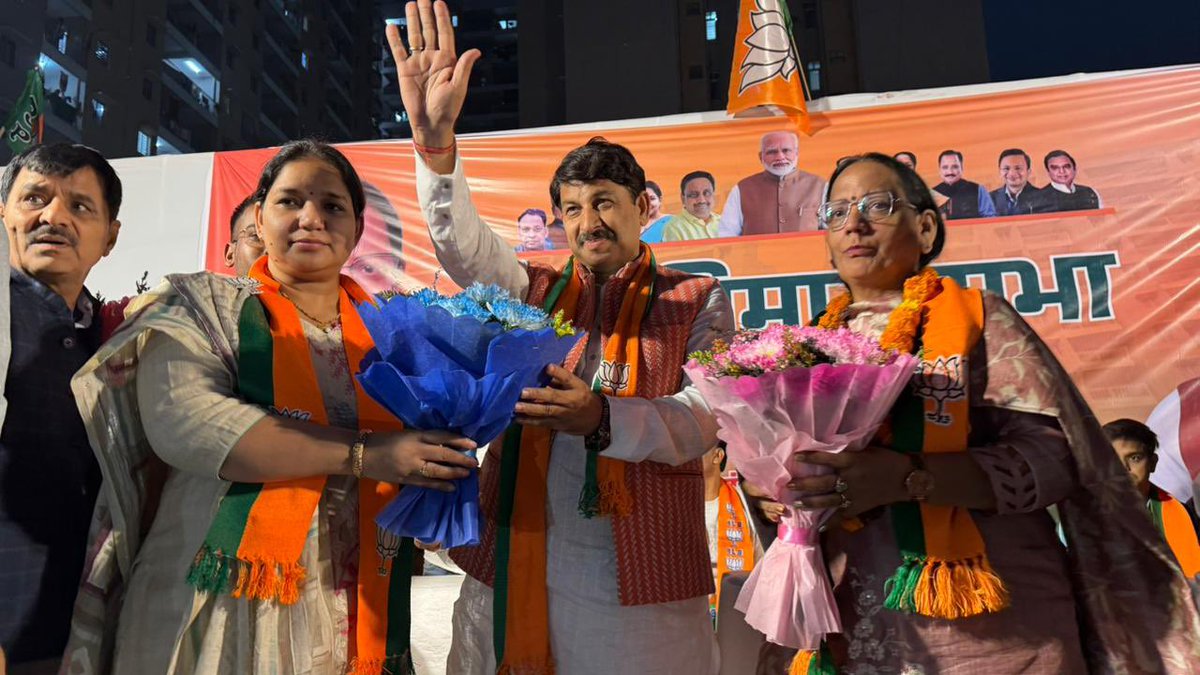 ManojTiwariMP's tweet image. वार्ड संख्या 65, अशोक विहार से भाजपा निगम प्रत्याशी श्रीमती वीना असीजा के समर्थन में आयोजित विशाल जनसभा को संबोधित कर भाजपा को वोट करने की अपील की।

स्थानीय नागरिकों का उत्साह और समर्थन यह स्पष्ट संदेश दे रहा है कि अशोक विहार का जन-जन विकास और #MissionViksitDelhi लिए भाजपा के साथ…