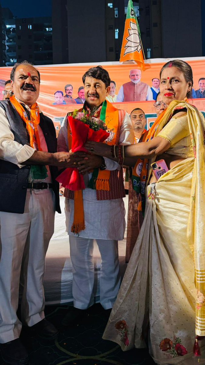 ManojTiwariMP's tweet image. वार्ड संख्या 65, अशोक विहार से भाजपा निगम प्रत्याशी श्रीमती वीना असीजा के समर्थन में आयोजित विशाल जनसभा को संबोधित कर भाजपा को वोट करने की अपील की।

स्थानीय नागरिकों का उत्साह और समर्थन यह स्पष्ट संदेश दे रहा है कि अशोक विहार का जन-जन विकास और #MissionViksitDelhi लिए भाजपा के साथ…