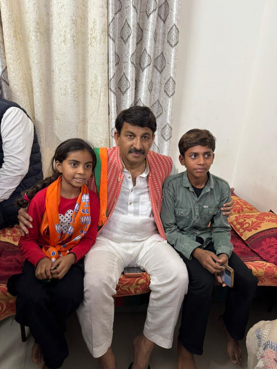 ManojTiwariMP's tweet image. वार्ड संख्या 65, अशोक विहार से भाजपा निगम प्रत्याशी श्रीमती वीना असीजा के समर्थन में आयोजित विशाल जनसभा को संबोधित कर भाजपा को वोट करने की अपील की।

स्थानीय नागरिकों का उत्साह और समर्थन यह स्पष्ट संदेश दे रहा है कि अशोक विहार का जन-जन विकास और #MissionViksitDelhi लिए भाजपा के साथ…