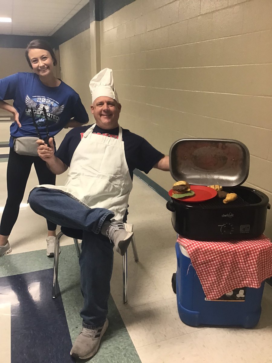 Soccer Moms and BBQ Dads in the C-Hall. #StinsonPride #SkyhawkPride Two of my favorites!