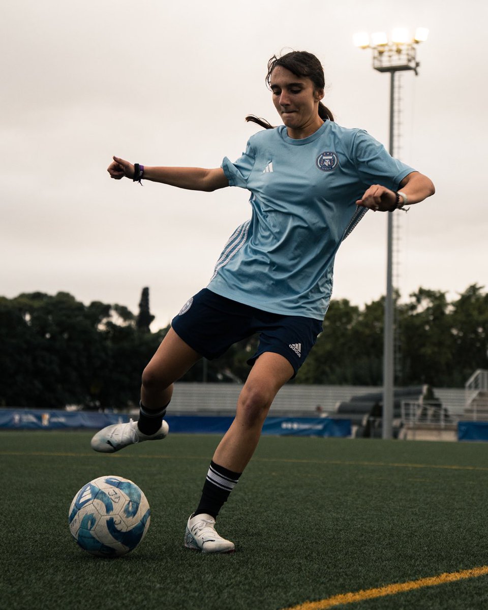 UcfSanta's tweet image. Técnica, velocidad y decisión 💥

#MetodologíaAFA #EscuelaDeFútbol #DesarrolloDeTalento #FútbolFormativo