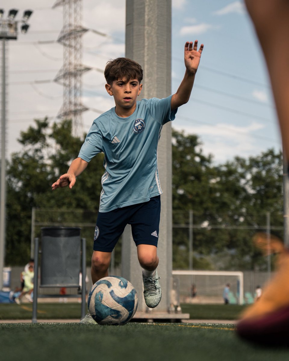 UcfSanta's tweet image. Técnica, velocidad y decisión 💥

#MetodologíaAFA #EscuelaDeFútbol #DesarrolloDeTalento #FútbolFormativo