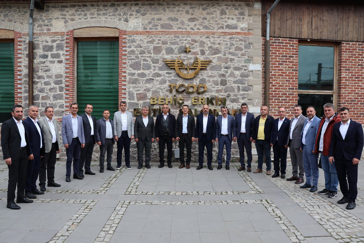 📍 İzmir
🤝 İzmir 1 No’lu Şube Delege Buluşması 

17 Ocak'ta gerçekleştireceğimiz 8. Olağan Genel Kurul öncesi İzmir 1 No’lu Şube delegasyonumuzla bir araya geldik.

Toplantımıza ev sahipliği yapan İzmir 1 No’lu Şube Başkanımız Saim Hamarat'a ve tüm delegelerimize gönülden