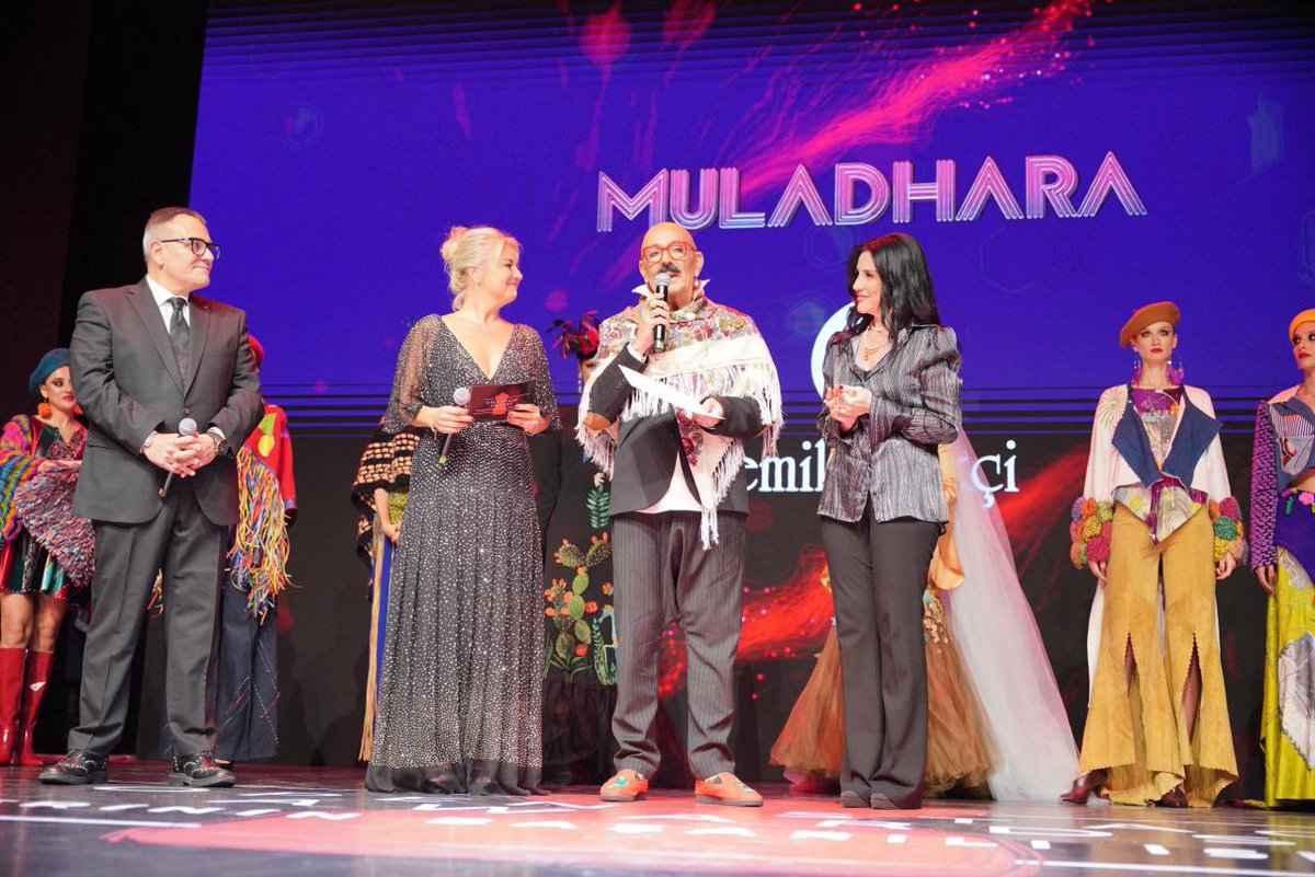 Şahane bir Open Stage Awards gecesi veCemil  İpekçi defilesi alkışlarla bitti❤️