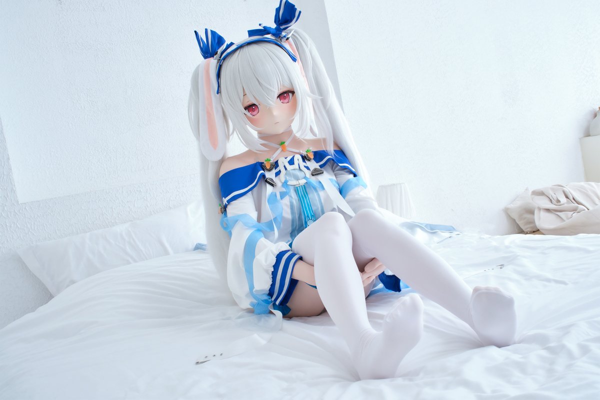 小兔小兔

📸：<a href="/woaichirouchuan/">肉串君</a>
#拉菲 #碧蓝航线 #AzurLane #kigurumi