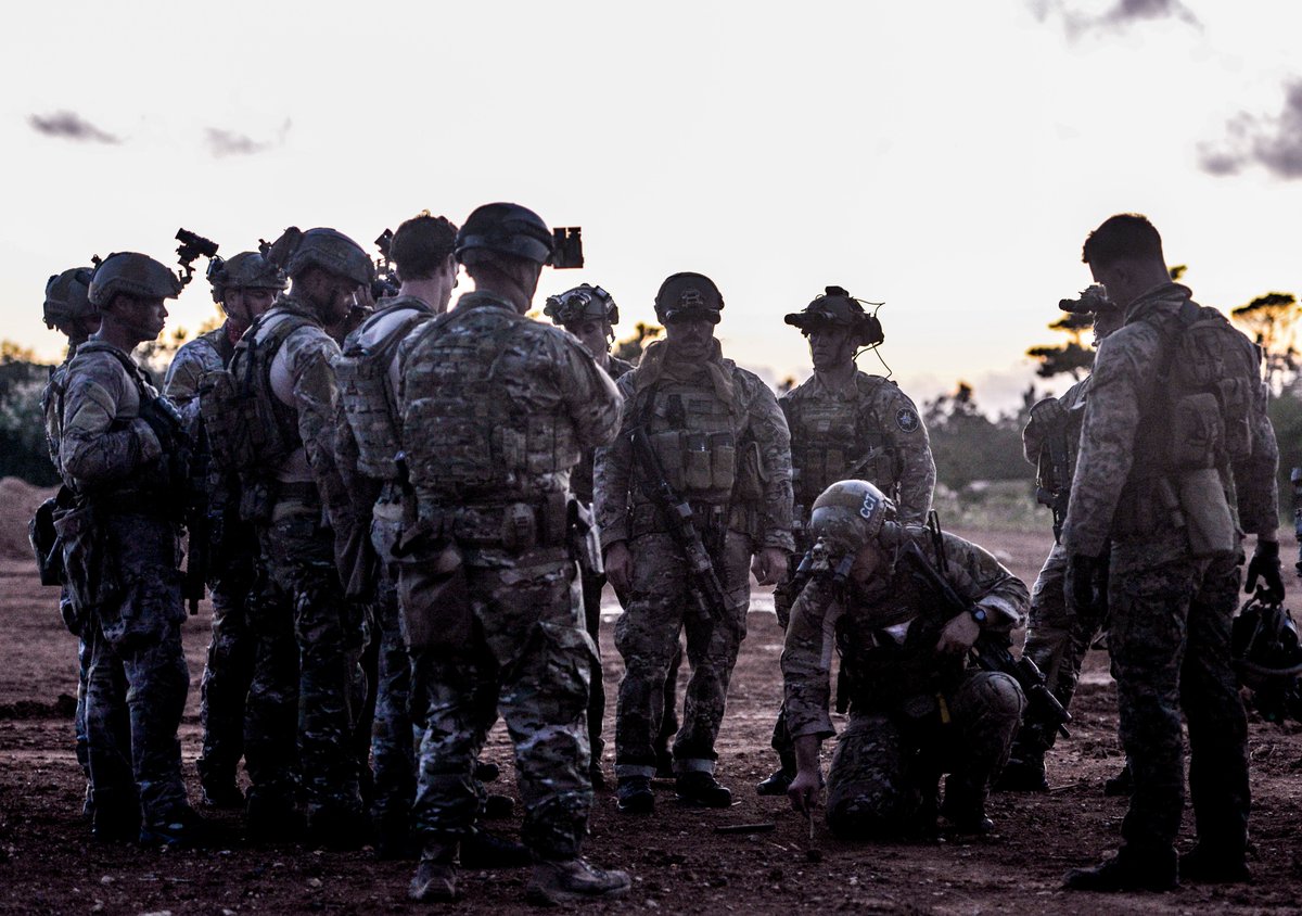CombatControlFn's tweet image. 19 NOV 2015 at Camp Hansen, Japan - Airmen from the 320th Special Tactics Squadron gather around their team lead outside a shoot house as he discusses details of an upcoming mission. Extensive planning and coordination are put into special tactics operations.