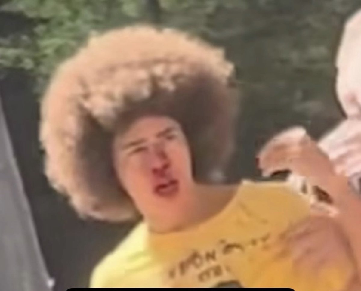 Um PRETO em Curitiba já explica muita coisa. Apanhou não, foi AGREDIDO ! O Renato Freitas corre um sério risco nessa cidade. Ele é muito perseguido e muito odiado pelas elites do Paraná, e é odiado por gente muito perigosa que tem o domínio do poder.

Nossa solidariedade ao