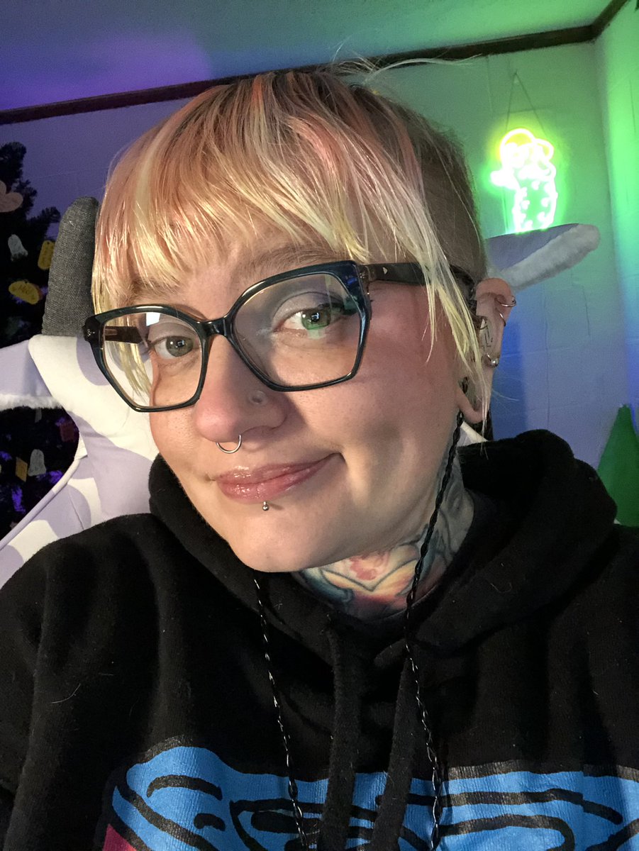 GrumbleBeaTuna's tweet photo. I’m late and I’m sick but we’re here to play some Dispatch this morning 💜 https://t.co/tOsWf7RczV https://t.co/SwTylZZxc2