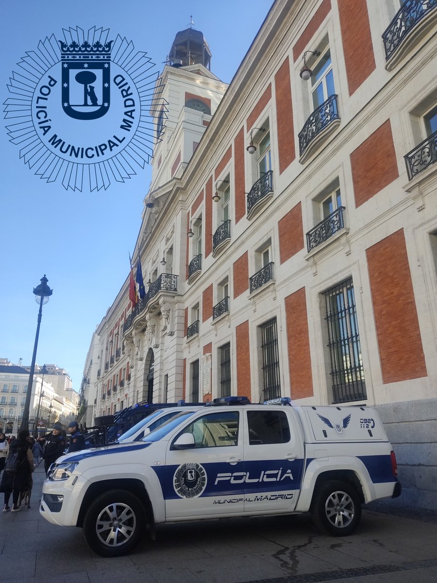 policiademadrid's tweet image. 🎤Esta tarde a las 20:00 horas podrás disfrutar de un concierto gratuito en la #PuertadelSol con motivo del 40 aniversario de @Apple  
 
🚇Recuerda: el Metro de Sol permanecerá cerrado de 18:00 a 22:00 horas 
 
🚔Estaremos velando por tu seguridad

#PMM