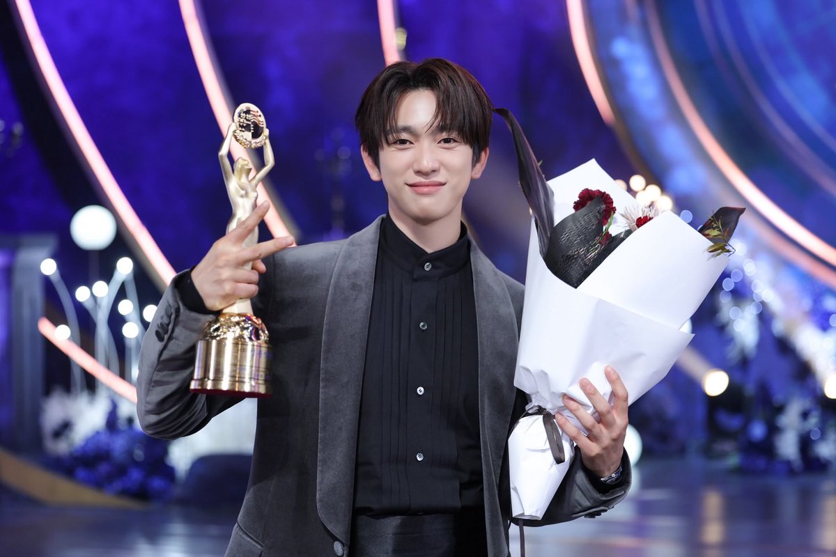 peachpage_net's tweet image. 🏆박진영 배우가 제46회 청룡영화상에서 영화 &amp;lt;#하이파이브&amp;gt;로 청정원 인기스타상을 수상했습니다🎉

instagram.com/p/DRPnQgyj1ZJ

#박진영_청룡인기상_축하해
#ParkJinyoung_BlueDragon2025