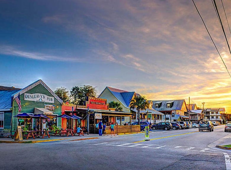 AllOverTheMapYT's tweet image. 🏷️ Town I’ve Been To
📍 Sullivan’s Island, South Carolina
Population: 1,948

• Quiet barrier-island vibes with gorgeous beaches
• Rich Revolutionary &amp;amp; Civil War history
• Home to Fort Moultrie 🇺🇸