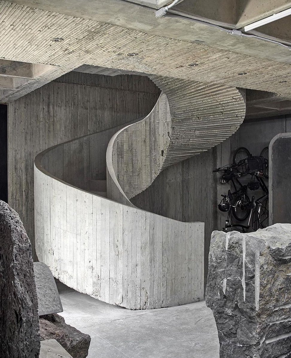 Casa Brutalista en Coyoacán del gran artistas Pedro Reyes es una verdadera joya !