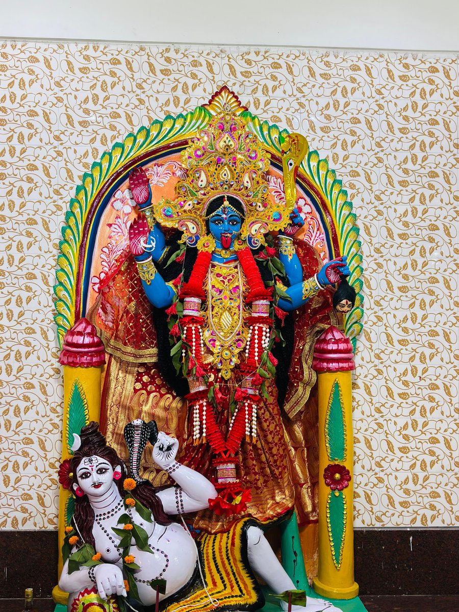 tutandasbjp's tweet image. আজ,আগরতলা #NCC পুলিশ স্টেশনে প্রতি বছরের ন্যায় এবারও বাৎসরিক শ্রী শ্রী শ্যামা মায়ের পূজায় গিয়ে মায়ের শ্রী চরণে প্রণাম করার সৌভাগ্য অর্জন করি।

মায়ের শ্রীচরণের কৃপা সর্বদা সবার উপর বর্ষিত হোক এই কামনা।