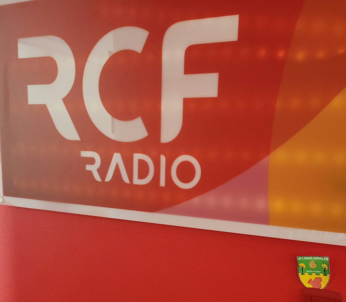 Grand merci à Théophane Leroux, de RCF FM Angers pour son accueil. Il sera question de La Lande-Chasles,  mais pas que ! A venir prochainement sur les ondes et en replay ! <a href="/radiorcf/">RCF</a>