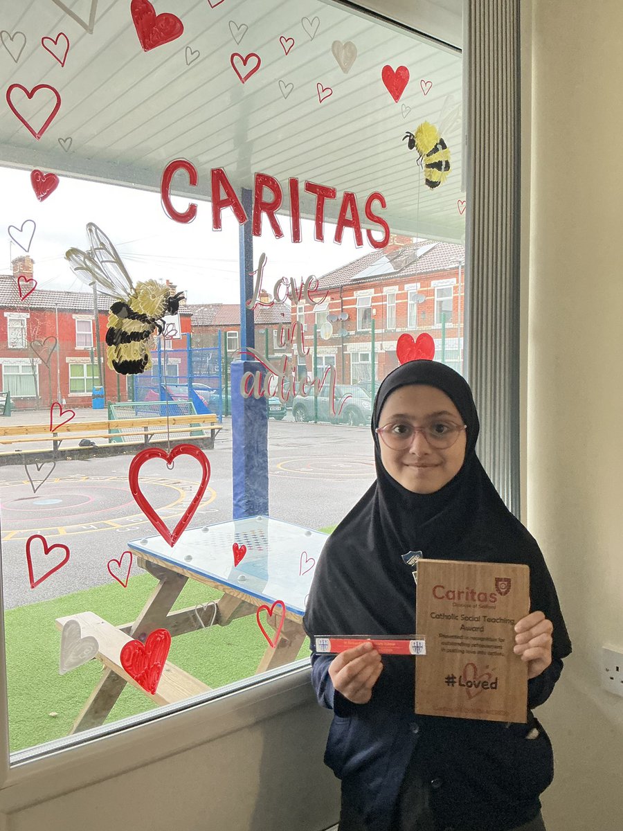 St_Richards_RC's tweet image. Our Caritas award winner last week was from Class 12. 

She is kind, helpful and always compassionate towards others. This particularly shone through last week when she welcomed our new pupil, displaying our Caritas strand ‘Family and Community’. ❤️🐝

#LoveInAction