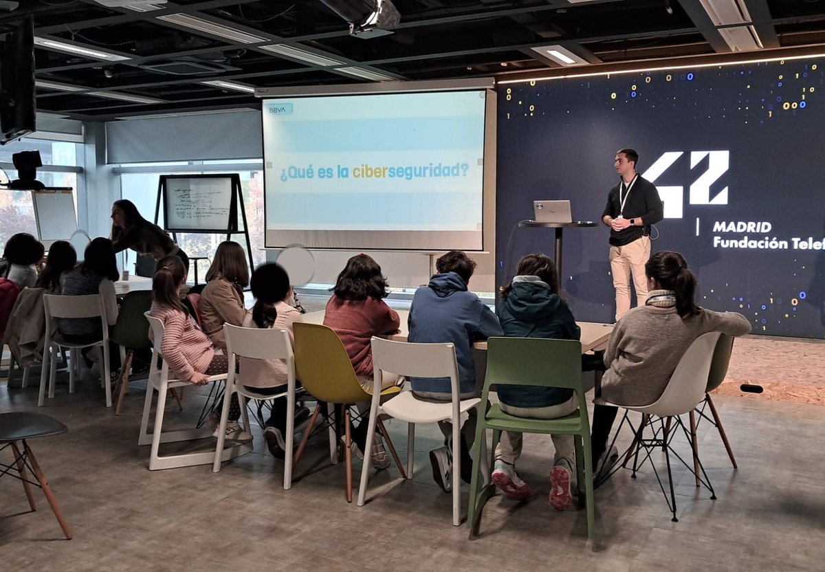 GeneracionCode's tweet image. ¡Y seguimos con actividades en Ellas Hablan Código! Este sábado nuestros alumnos han podido disfrutar de un *taller de Ciberseguridad*, impartido por un equipo de expertos de “BBVA Tech” uno de nuestros partners de #ellashablancódigo