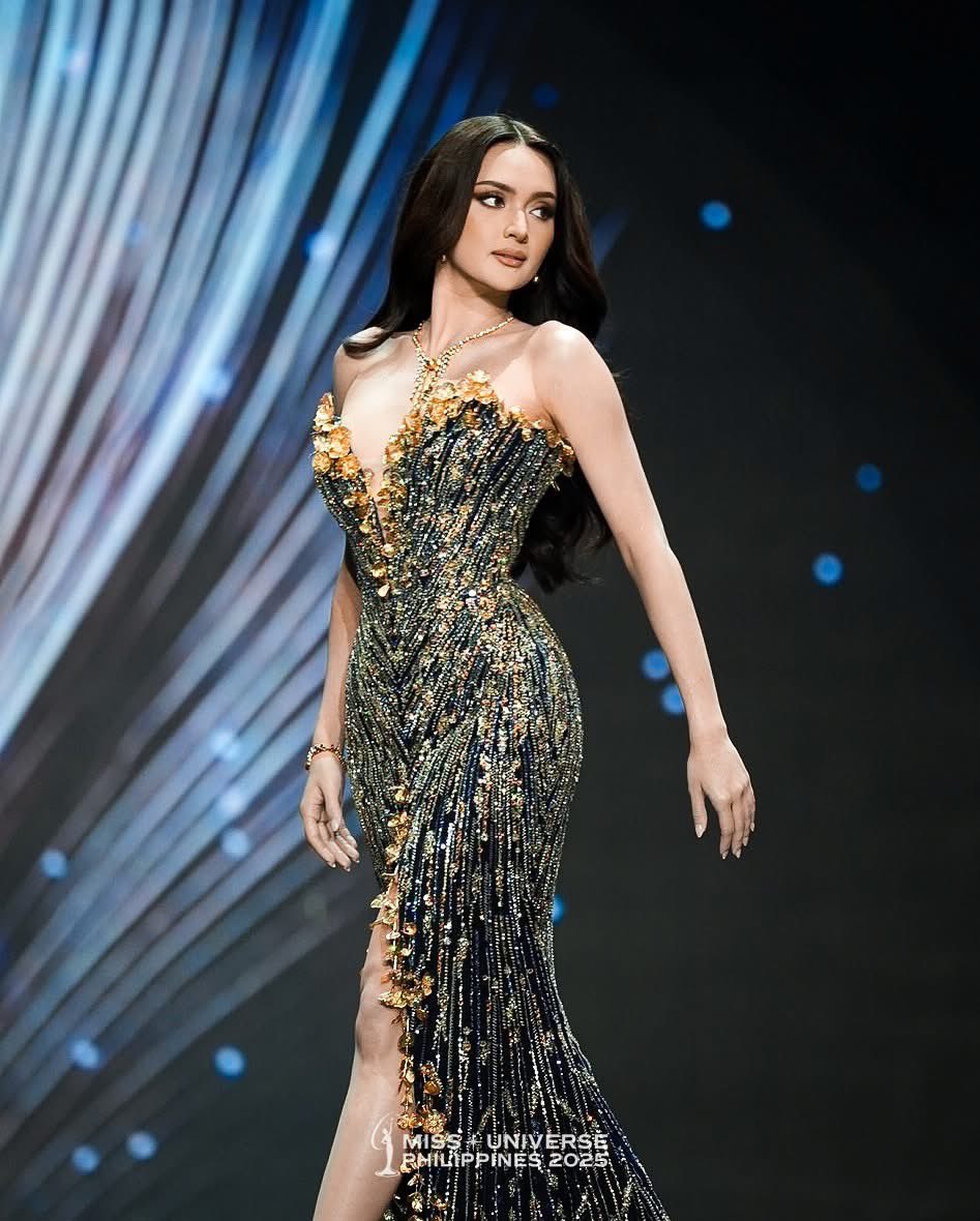 Joseph_Morong's tweet image. 5th Miss Universe crown!