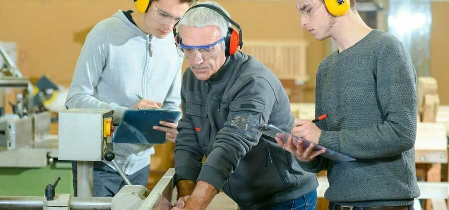 Batinfo_com's tweet image. Un rapport préconise la suppression de 1.500 emplois dans la gestion de l&apos;apprentissage buff.ly/eGkm8An #apprentissage #syndicats #patronat #gouvernement #social