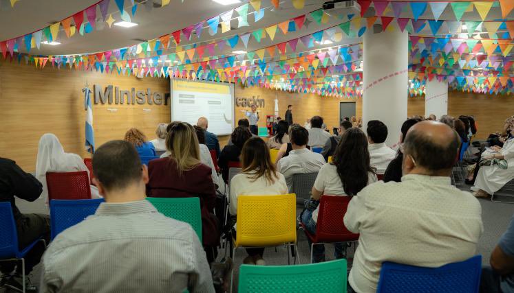 Escuelas Seguras: con la participación de más de 160 representantes legales de instituciones privadas, se llevó a cabo una jornada de trabajo enfocada en simplificar trámites y brindar acompañamiento directo ante las inspecciones.
👉 buenosaires.gob.ar/noticias/escue…