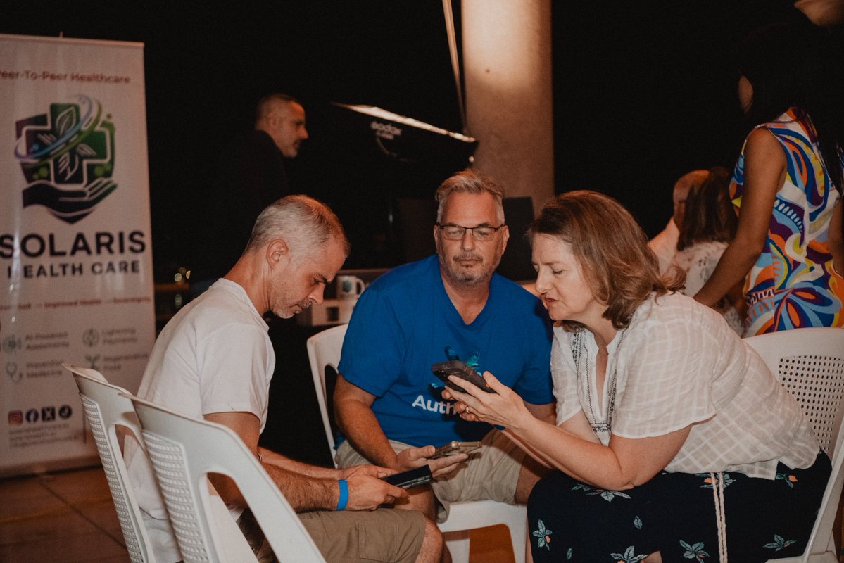 BuildSalvador's tweet image. Last night was powerful. A gathering of entrepreneurs from all over the world building right here in El Salvador. There’s something special happening in this country. 

Thank you to our main sponsor: @Solarishealthsv 

And our co-sponsor: MindShift studios

We’re already looking…