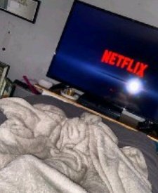 Who's coming to watch Netflix with mee😘