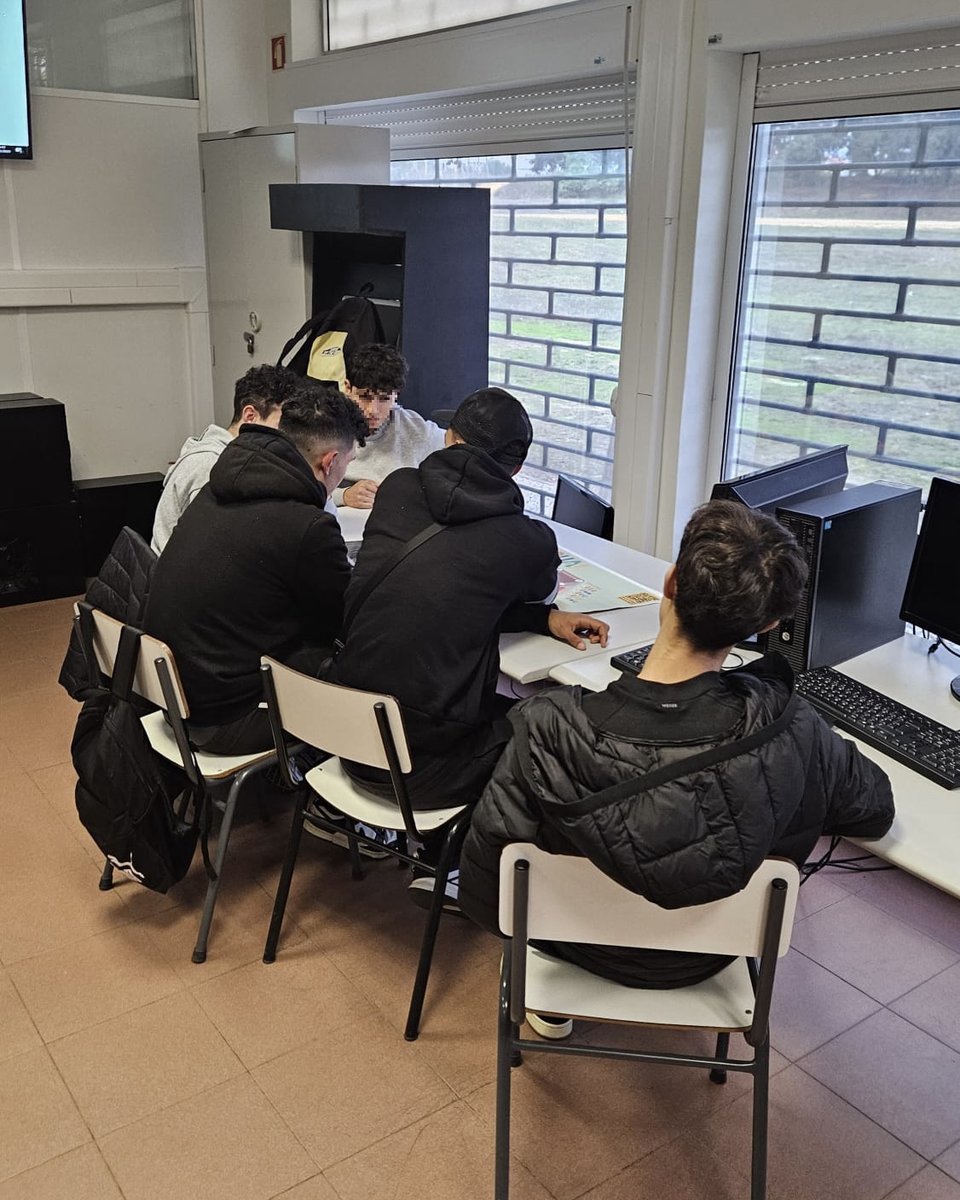 ratoadcc's tweet image. 📸
🇵🇹 A #RatoADCC implementou a primeira sessão de teste do projeto &quot;Rua! - o Jogo do Adulto&quot; em #parceria com  EPBJC.

Atividade é realizada no âmbito do &quot;Comunidades em Ação&quot; promovido pelo @CMSeixal com PRR.

#SempreAAprender
. . .
🇬🇧 Phygital game implementation with #Youth