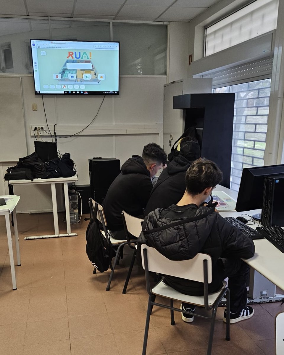 ratoadcc's tweet image. 📸
🇵🇹 A #RatoADCC implementou a primeira sessão de teste do projeto &quot;Rua! - o Jogo do Adulto&quot; em #parceria com  EPBJC.

Atividade é realizada no âmbito do &quot;Comunidades em Ação&quot; promovido pelo @CMSeixal com PRR.

#SempreAAprender
. . .
🇬🇧 Phygital game implementation with #Youth