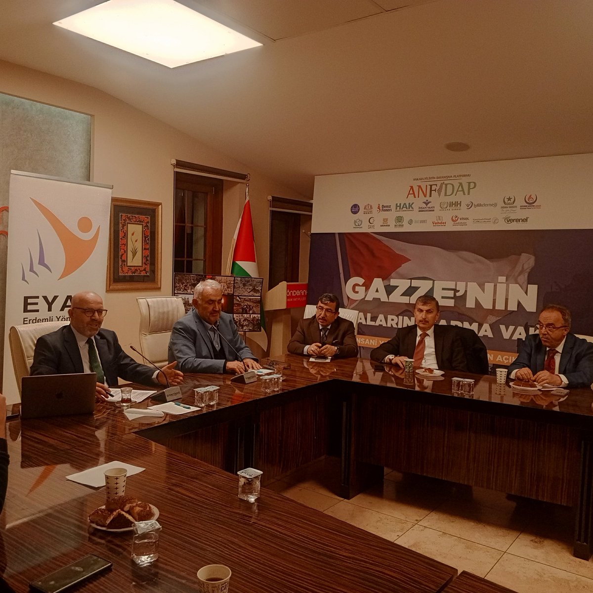 Akademi Sohbetlerimizin bu programında Gazeteci-Yazar Ertuğrul CİNGİL " Türkiye ABD ilişkileri ve Trump" Konusunu anlatıyor.