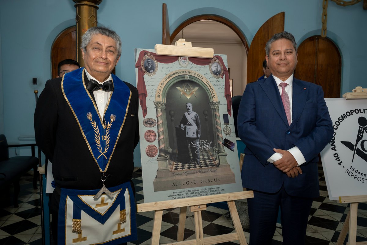 📢 #NoticiasSerpost | El pasado 15 de noviembre, Serpost participó en la solemne ceremonia de lanzamiento del Matasellos Conmemorativo en homenaje a la Respetable Logia Cosmopolita N.° 13 de Trujillo, institución que este año celebra 142 años de trayectoria dedicados al