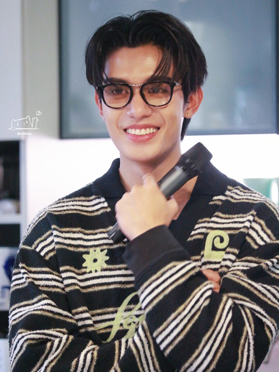 netty_boi's tweet photo. Casual look on casual day🤨🕶

#NetFMinHongkong
#NETHappiDayinHK
#netsiraphop @netsiraphop https://t.co/t63q7XzWMt
