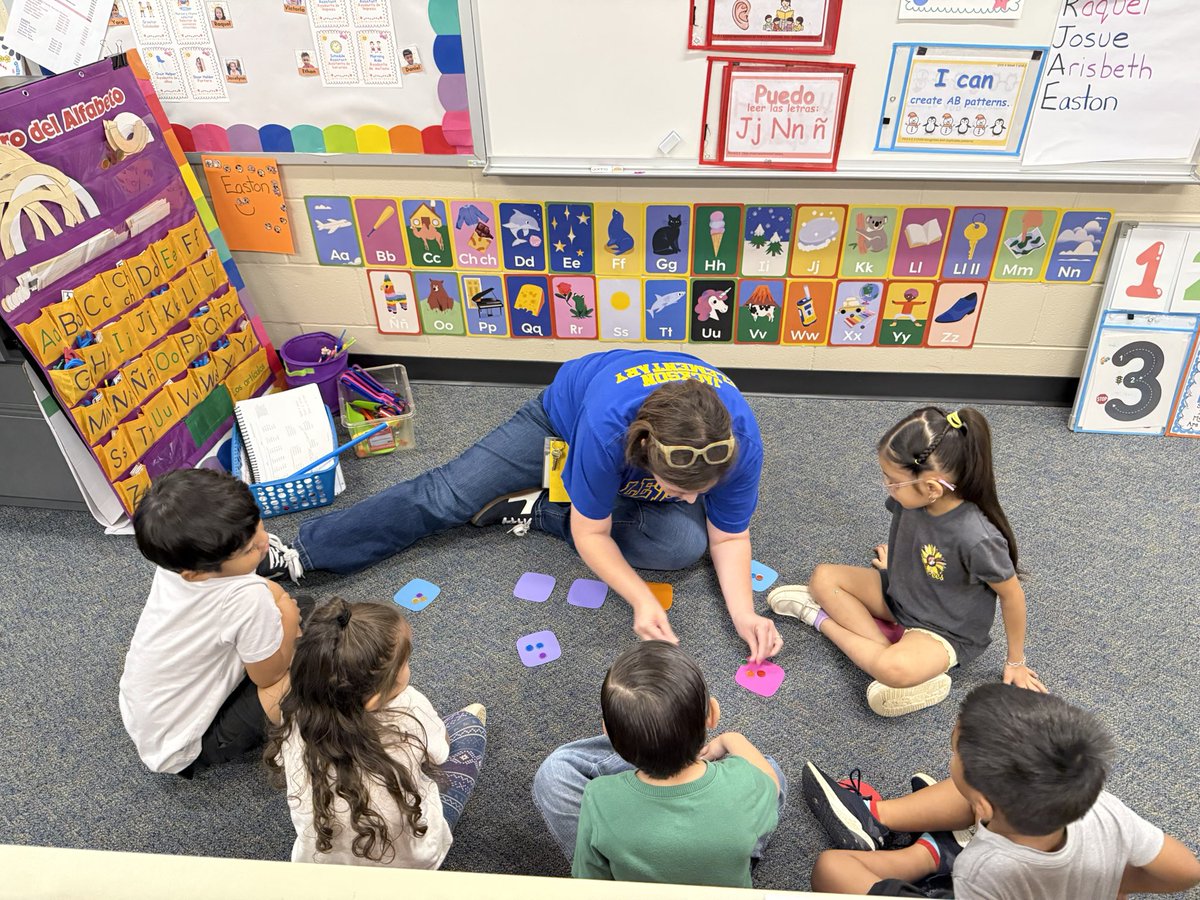 CHISDCurriculum's tweet image. Our youngest students are soaking in early literacy skills with multi-sensory activities. #PK3 @ChapelHill_ISD